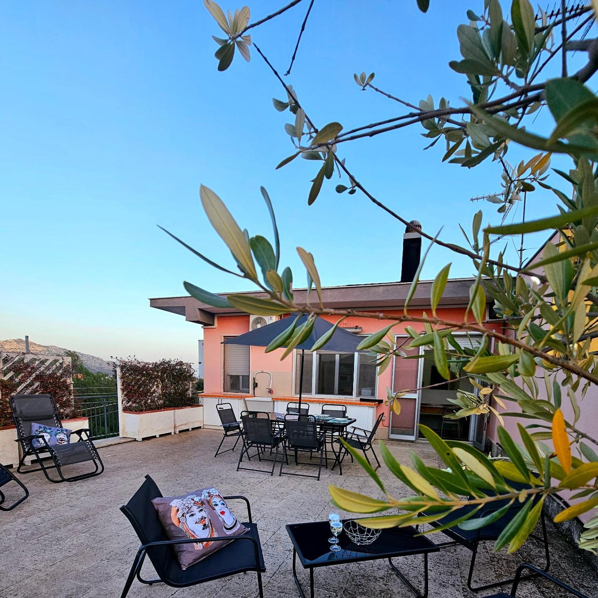Stella-Guesthouse Solarino Bagian luar foto